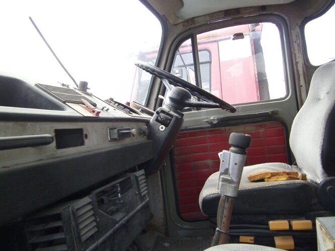 V5 4x2 Saurer V5 4x2 - Billenőplatós teherautó: 4 kép. V5 4x2 Saurer V5 4x2 - Billenőplatós teherautó: 4 kép.