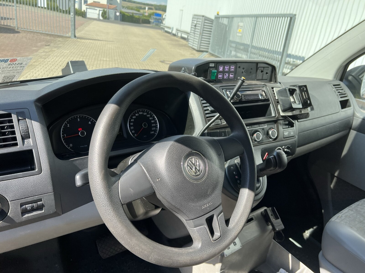Volkswagen T5 2.0 TDI 4x2 T5 2.0 TDI 4x2, Krankenwagen - Mentőautó: 4 kép. Volkswagen T5 2.0 TDI 4x2 T5 2.0 TDI 4x2, Krankenwagen - Mentőautó: 4 kép.