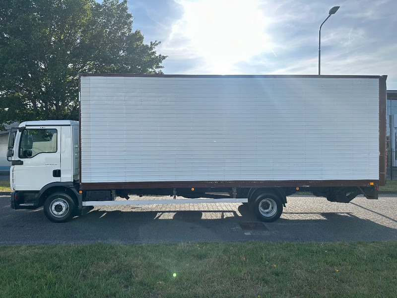 MAN TGL 12.210 MANUAL + 2000 KG LIFT + 2.60 M HIGH BIG BOX + AIRCO + SPRING / SPRING + 3 SEATS - Dobozos felépítményű teherautó: 2 kép. MAN TGL 12.210 MANUAL + 2000 KG LIFT + 2.60 M HIGH BIG BOX + AIRCO + SPRING / SPRING + 3 SEATS - Dobozos felépítményű teherautó: 2 kép.