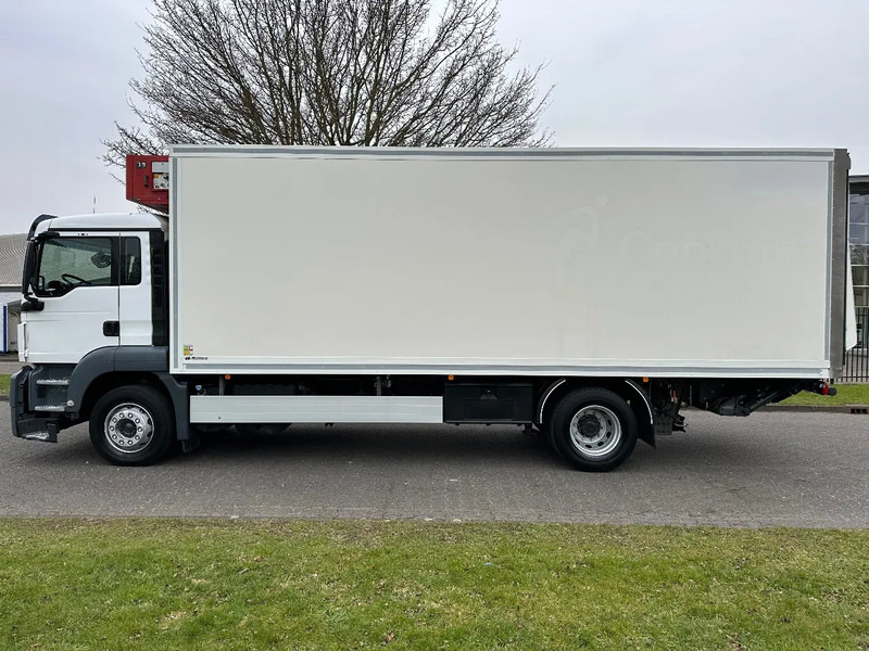 MAN TGS 18.360 TGS 18 360 + FRIGOBLOCK FK25 MULTITEMP + LIFT / LADEBORDWAND 2000 KG + EURO 6 + AIRCO - Hűtős teherautó: 2 kép. MAN TGS 18.360 TGS 18 360 + FRIGOBLOCK FK25 MULTITEMP + LIFT / LADEBORDWAND 2000 KG + EURO 6 + AIRCO - Hűtős teherautó: 2 kép.