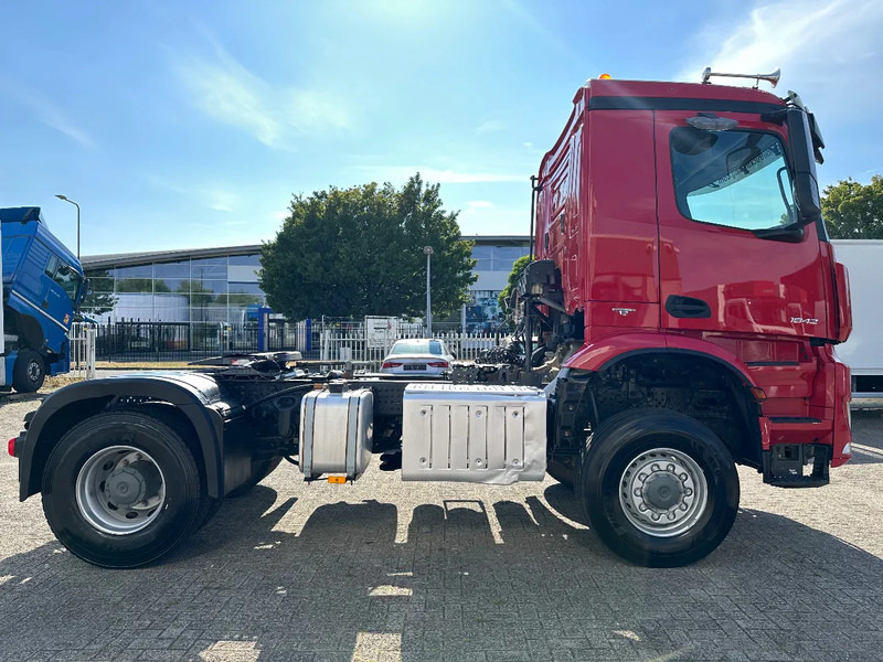 Mercedes-Benz Arocs 1842 4x4 ALLROAD + KIPPER HYDRAULIC + 334.231 KM + SPRING / SPRING + EURO 6 - Nyergesvontató: 5 kép. Mercedes-Benz Arocs 1842 4x4 ALLROAD + KIPPER HYDRAULIC + 334.231 KM + SPRING / SPRING + EURO 6 - Nyergesvontató: 5 kép.