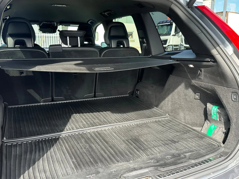 Volvo XC90 B5 AWD + R-DESIGN + FULL LEATHER + 360 CAMERA + NAVI + AHK + HARMAN KARDON - Terepjáró/ SUV: 4 kép. Volvo XC90 B5 AWD + R-DESIGN + FULL LEATHER + 360 CAMERA + NAVI + AHK + HARMAN KARDON - Terepjáró/ SUV: 4 kép.