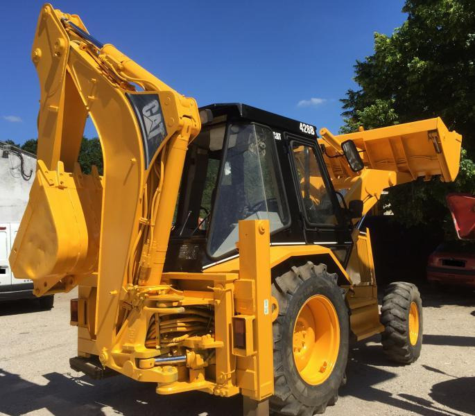 Caterpillar 428 B - Kotrórakodó: 3 kép. Caterpillar 428 B - Kotrórakodó: 3 kép.
