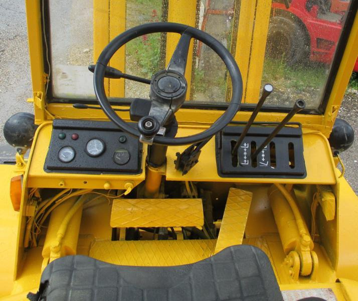 DV.3504/33 - Villás targonca: 2 kép. DV.3504/33 - Villás targonca: 2 kép.