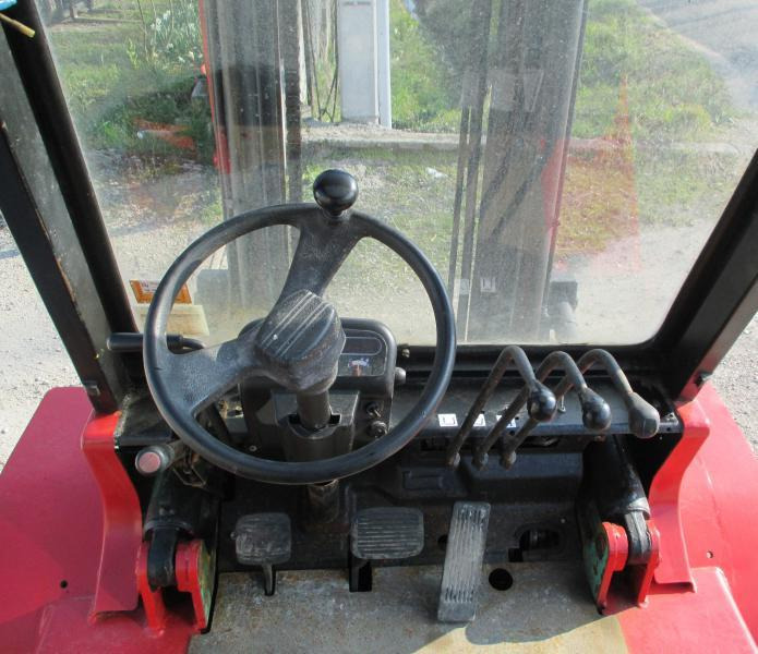 Mitsubishi FD40 - Villás targonca: 3 kép. Mitsubishi FD40 - Villás targonca: 3 kép.