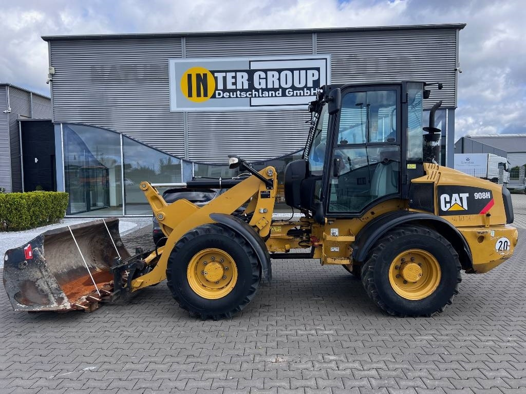 CAT 908 H - Gumikerekes homlokrakodó: 1 kép. CAT 908 H - Gumikerekes homlokrakodó: 1 kép.