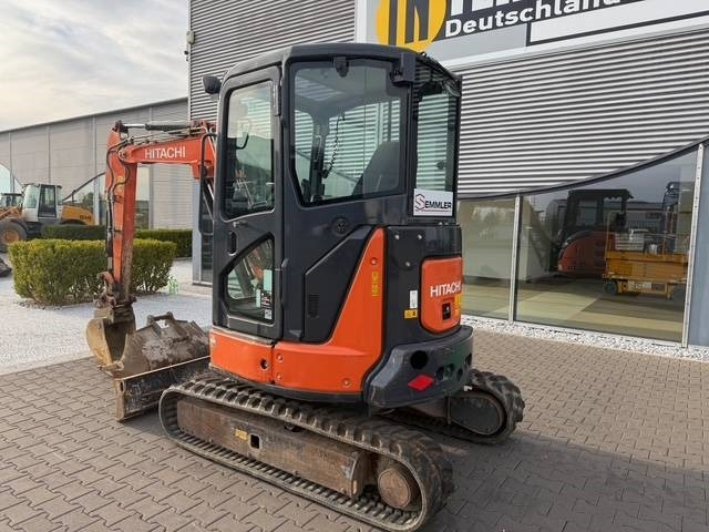 Hitachi ZX 33 U-5A CLR - Minikotró: 2 kép. Hitachi ZX 33 U-5A CLR - Minikotró: 2 kép.