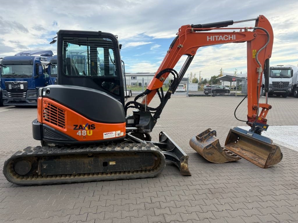 Hitachi ZX 48 U-3 CLR - Minikotró: 4 kép. Hitachi ZX 48 U-3 CLR - Minikotró: 4 kép.