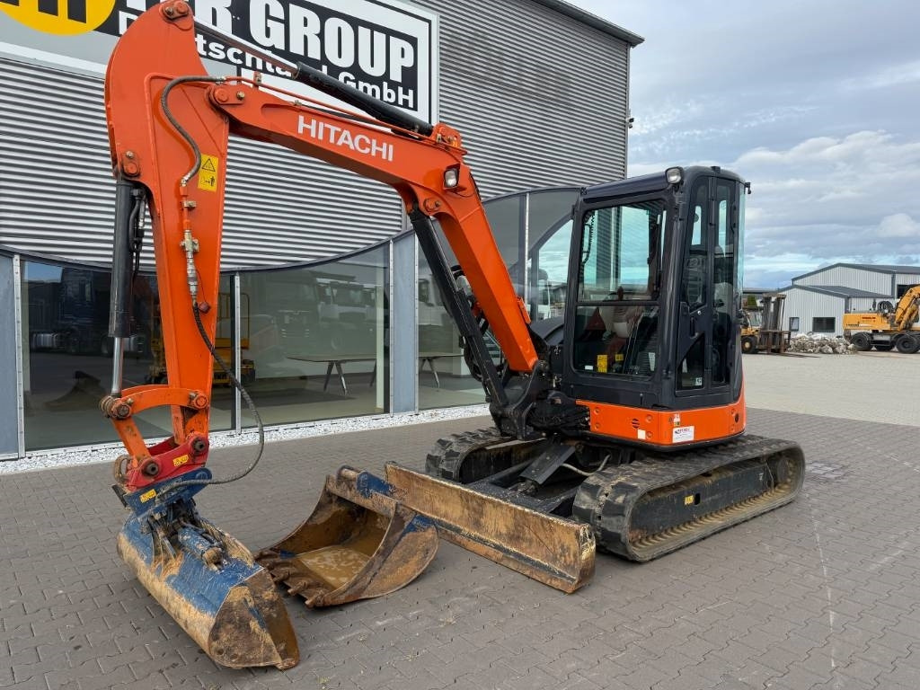 Hitachi ZX 48 U-3 CLR - Minikotró: 2 kép. Hitachi ZX 48 U-3 CLR - Minikotró: 2 kép.