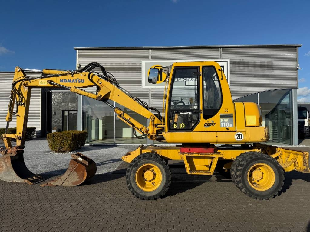 Komatsu PW 110 - Gumikerekes kotró: 1 kép. Komatsu PW 110 - Gumikerekes kotró: 1 kép.