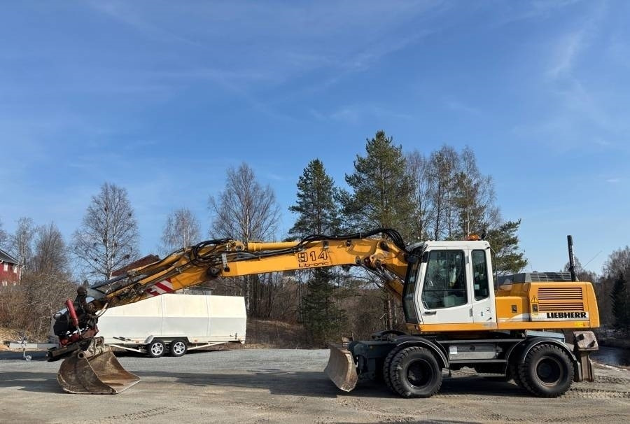 Liebherr A 914 Litronic A2-PL Tiltrotator 30Km/h - Gumikerekes kotró: 1 kép. Liebherr A 914 Litronic A2-PL Tiltrotator 30Km/h - Gumikerekes kotró: 1 kép.