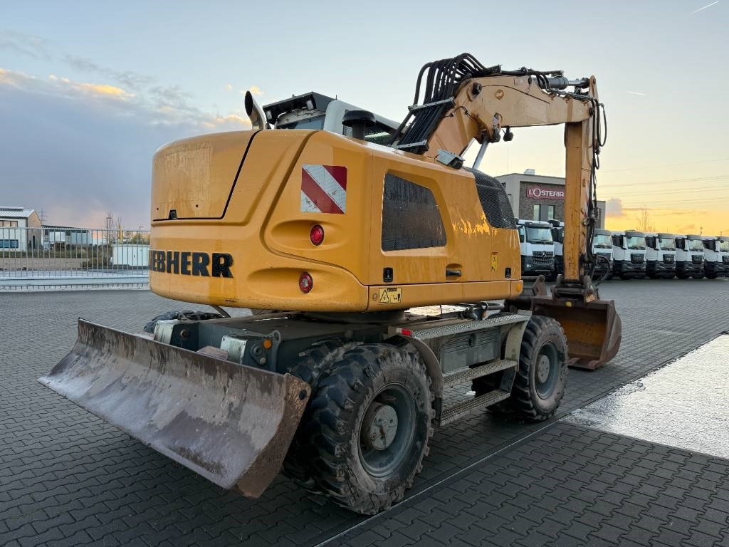 Liebherr A 918 Compact Litronic - Gumikerekes kotró: 5 kép. Liebherr A 918 Compact Litronic - Gumikerekes kotró: 5 kép.