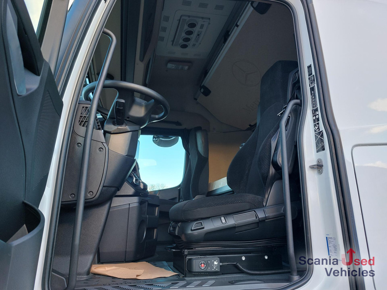 MERCEDES-BENZ 1845L Edscha - NUR KOMPLETT m. ANH.!!! - Ponyvás teherautó: 2 kép. MERCEDES-BENZ 1845L Edscha - NUR KOMPLETT m. ANH.!!! - Ponyvás teherautó: 2 kép.