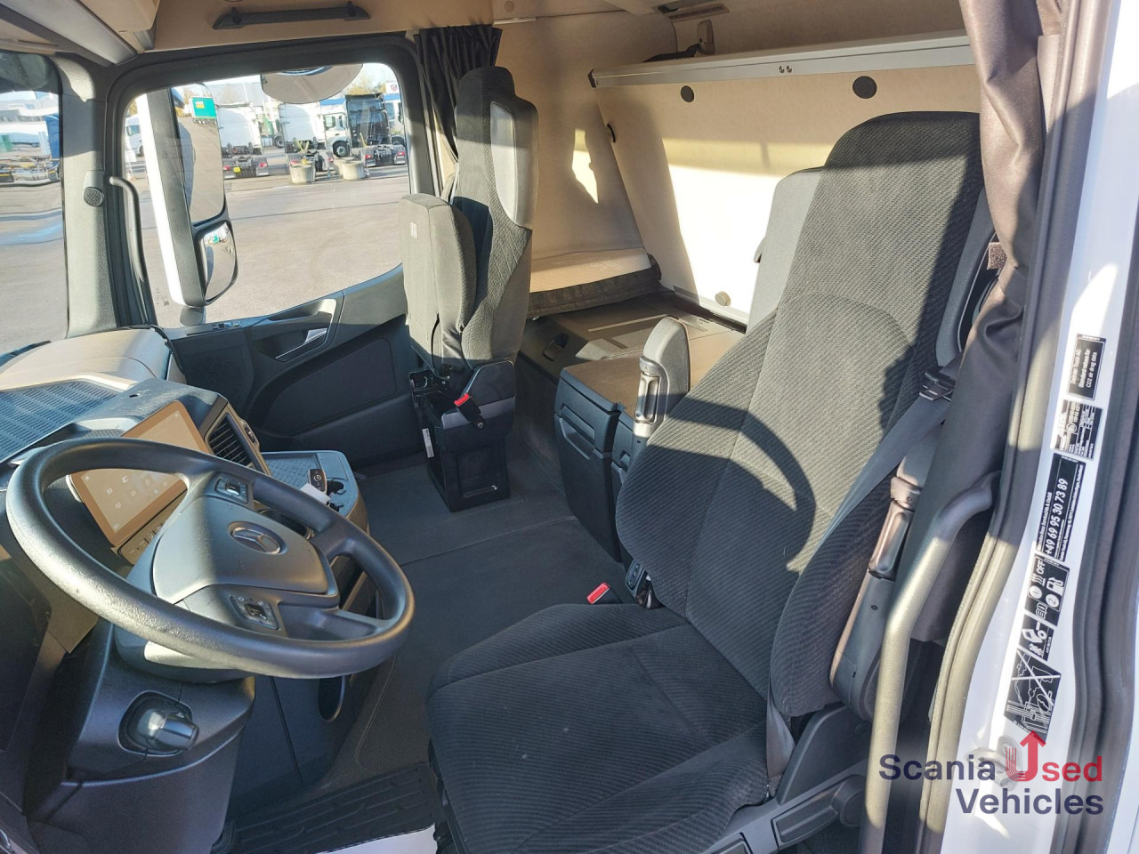 MERCEDES-BENZ 1845L Plane/Edscha NUR KOMPLETT m. ANH.!!! - Ponyvás teherautó: 5 kép. MERCEDES-BENZ 1845L Plane/Edscha NUR KOMPLETT m. ANH.!!! - Ponyvás teherautó: 5 kép.