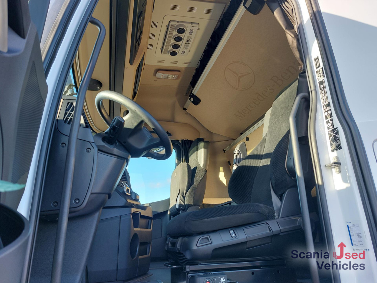 MERCEDES-BENZ 1845L Plane/Edscha NUR KOMPLETT m. ANH.!!! - Ponyvás teherautó: 4 kép. MERCEDES-BENZ 1845L Plane/Edscha NUR KOMPLETT m. ANH.!!! - Ponyvás teherautó: 4 kép.