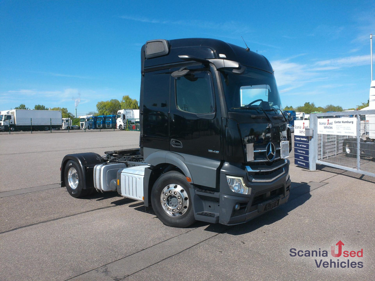 MERCEDES-BENZ Actros 1846LS mit Hydraulik - Nyergesvontató: 1 kép. MERCEDES-BENZ Actros 1846LS mit Hydraulik - Nyergesvontató: 1 kép.