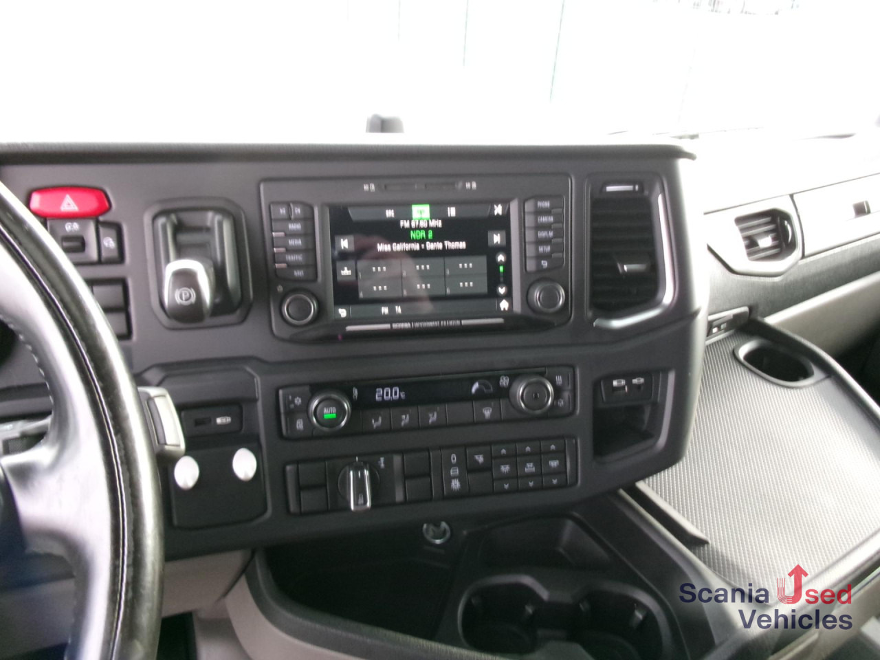 SCANIA R 450 A4x2EB Mega 2 Tanks Standklima - Nyergesvontató: 2 kép. SCANIA R 450 A4x2EB Mega 2 Tanks Standklima - Nyergesvontató: 2 kép.
