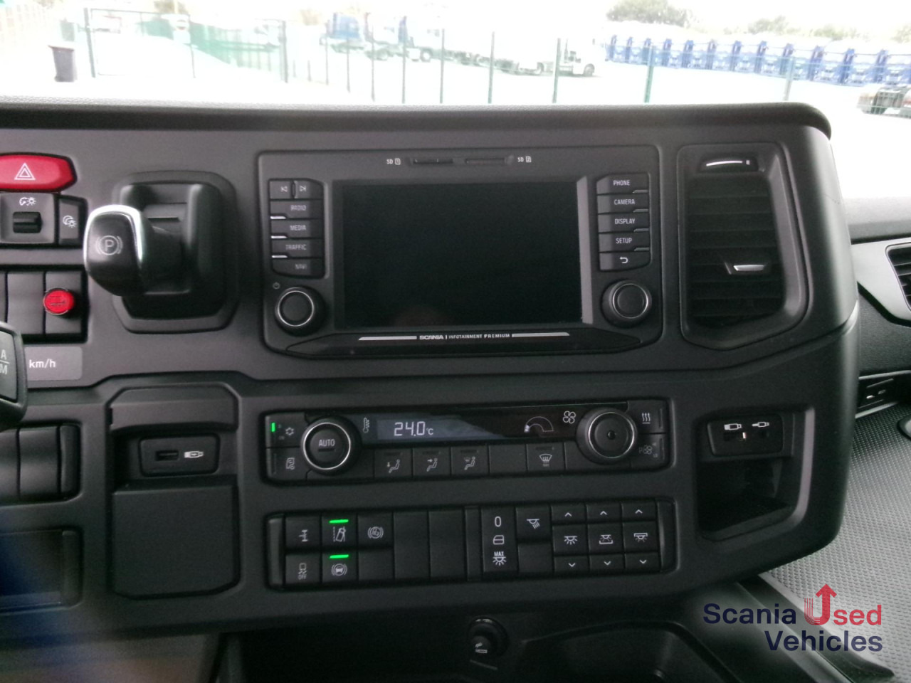 SCANIA R 450 A4x2NA - Nyergesvontató: 5 kép. SCANIA R 450 A4x2NA - Nyergesvontató: 5 kép.