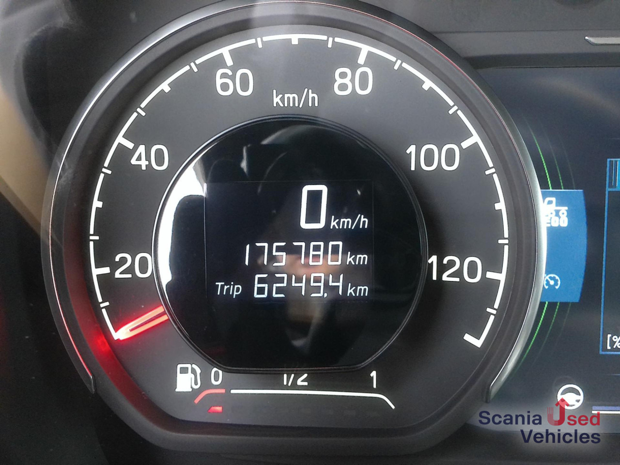 SCANIA R 460 A4x2EB - Nyergesvontató: 4 kép. SCANIA R 460 A4x2EB - Nyergesvontató: 4 kép.