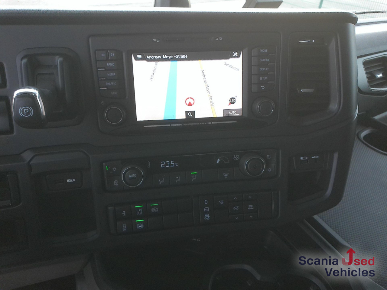 SCANIA R 460 A4x2EB - Nyergesvontató: 3 kép. SCANIA R 460 A4x2EB - Nyergesvontató: 3 kép.