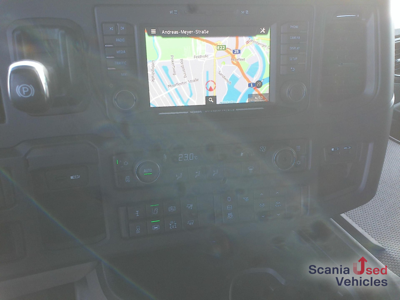 SCANIA R 460 A4x2NA Hydraulik - Nyergesvontató: 2 kép. SCANIA R 460 A4x2NA Hydraulik - Nyergesvontató: 2 kép.