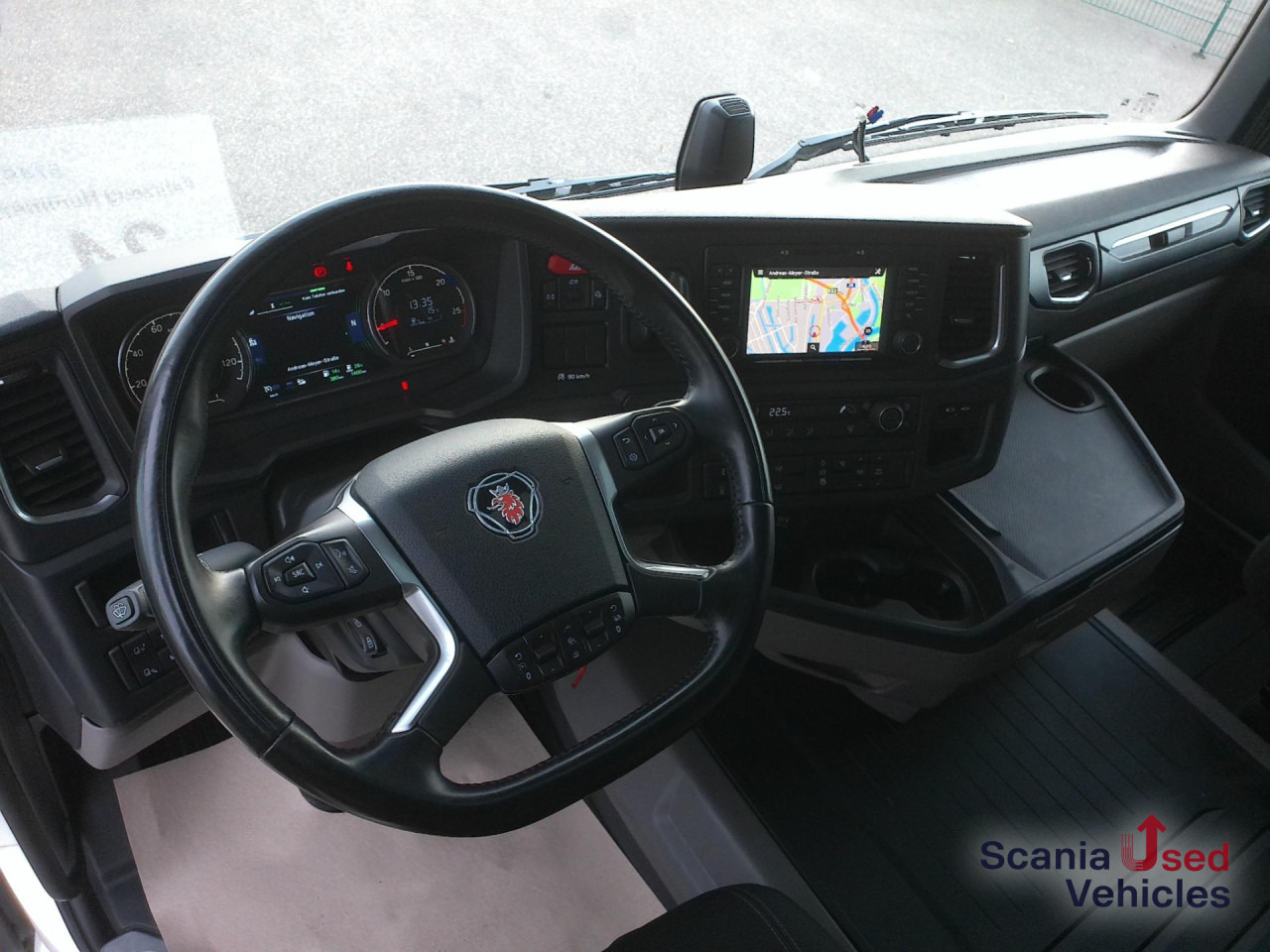 SCANIA R 460 A4x2NA - Nyergesvontató: 2 kép. SCANIA R 460 A4x2NA - Nyergesvontató: 2 kép.