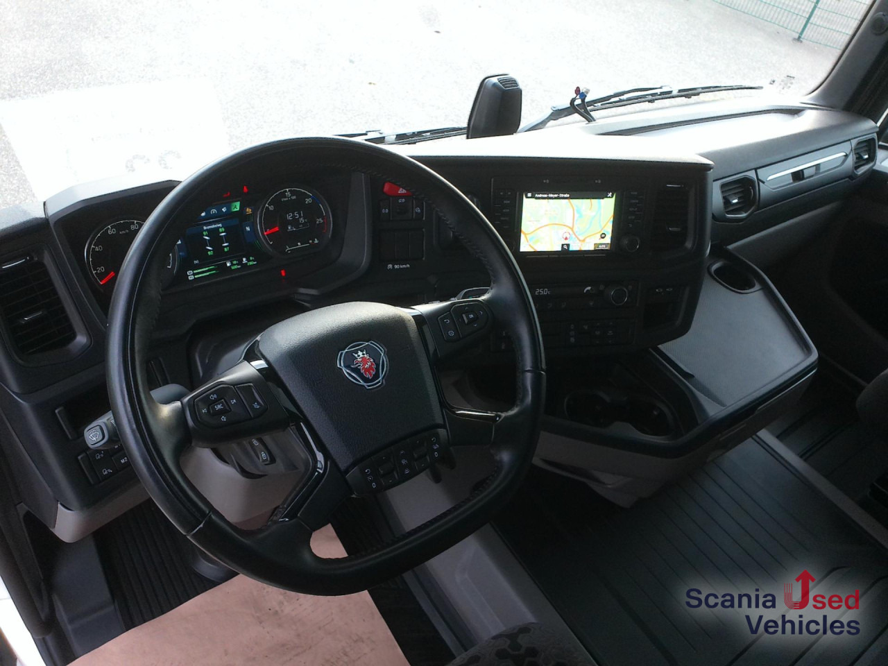 SCANIA R 460 A4x2NA - Nyergesvontató: 2 kép. SCANIA R 460 A4x2NA - Nyergesvontató: 2 kép.