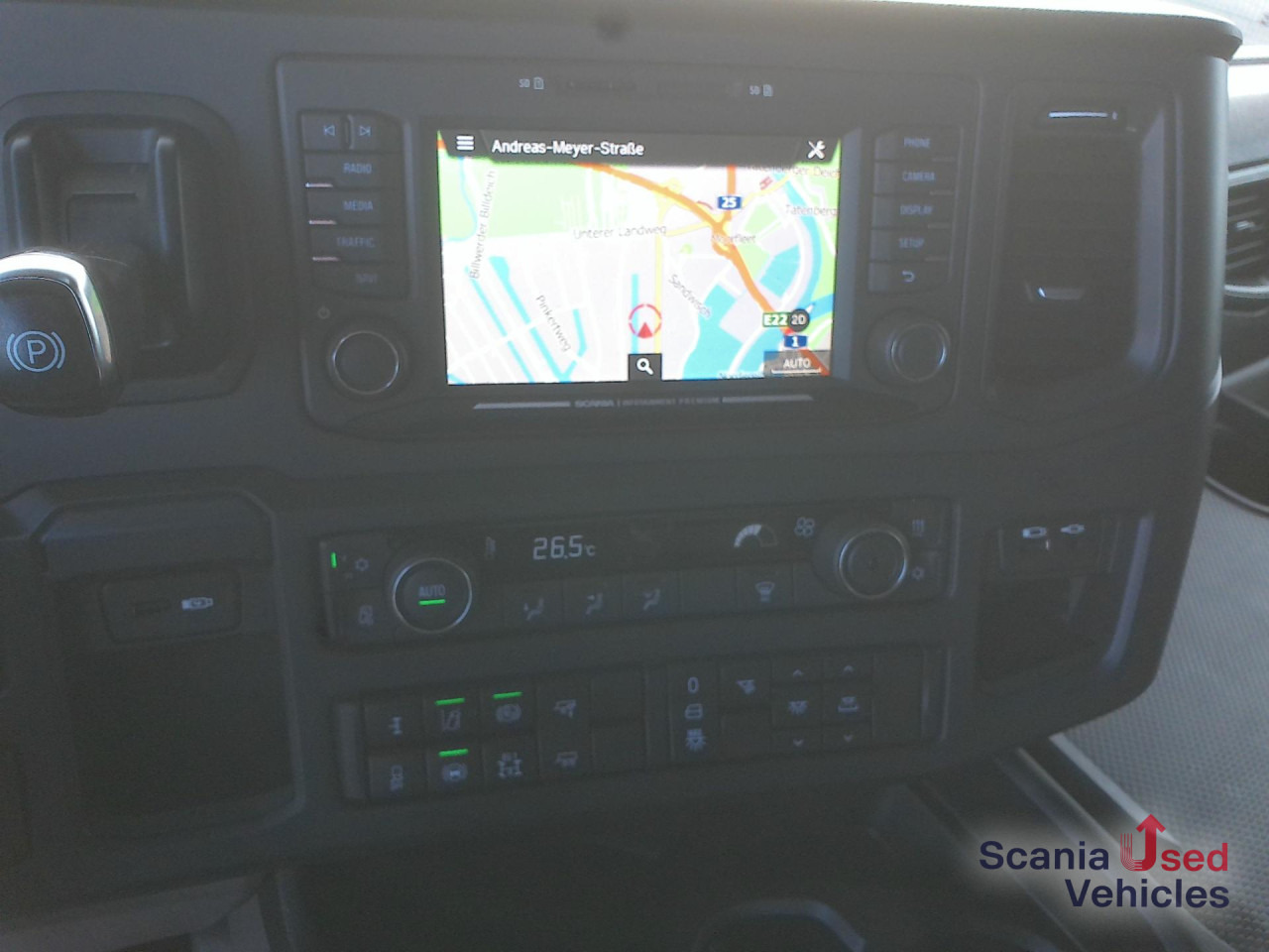 SCANIA R 460 A4x2NA - Nyergesvontató: 3 kép. SCANIA R 460 A4x2NA - Nyergesvontató: 3 kép.