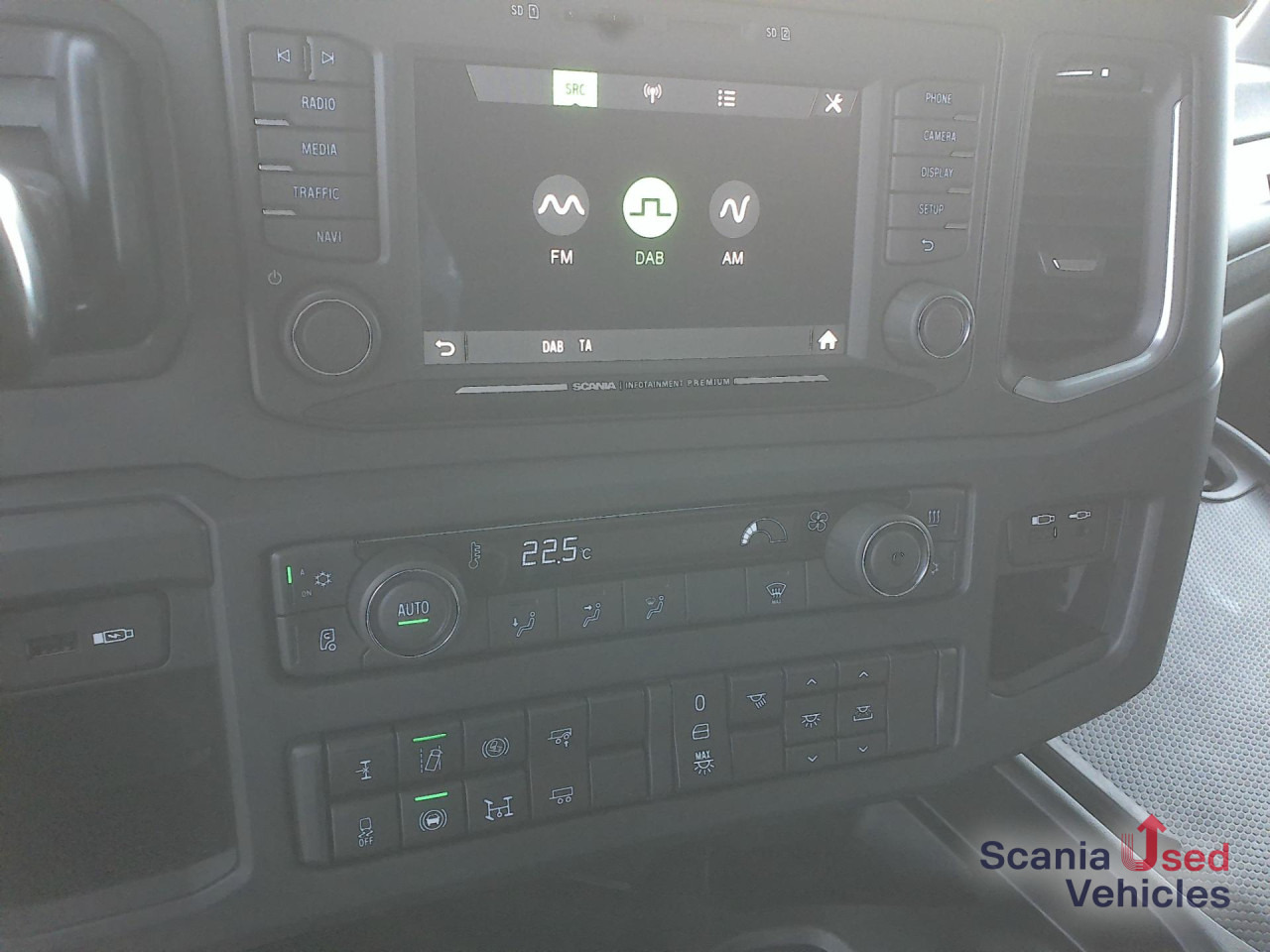 SCANIA R 460 A4x2NA - Nyergesvontató: 4 kép. SCANIA R 460 A4x2NA - Nyergesvontató: 4 kép.