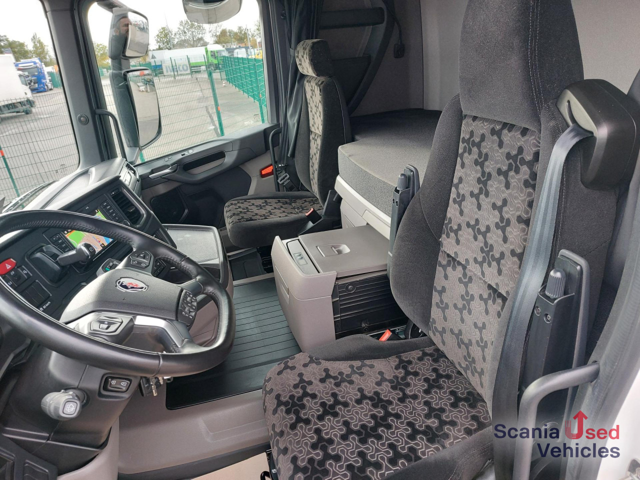 SCANIA R 460 A4x2NA,SUPER, 2 Kreis Hydraulik, NAVI, Stand - Nyergesvontató: 4 kép. SCANIA R 460 A4x2NA,SUPER, 2 Kreis Hydraulik, NAVI, Stand - Nyergesvontató: 4 kép.