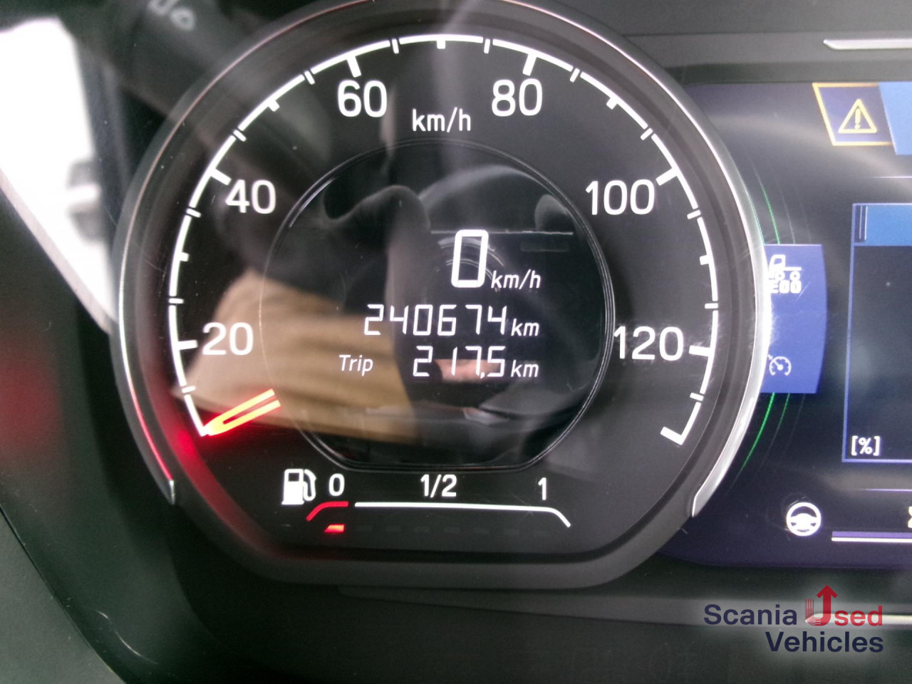 SCANIA R 460 A4x2NA SUPER NAVI Standklima DAB - Nyergesvontató: 2 kép. SCANIA R 460 A4x2NA SUPER NAVI Standklima DAB - Nyergesvontató: 2 kép.