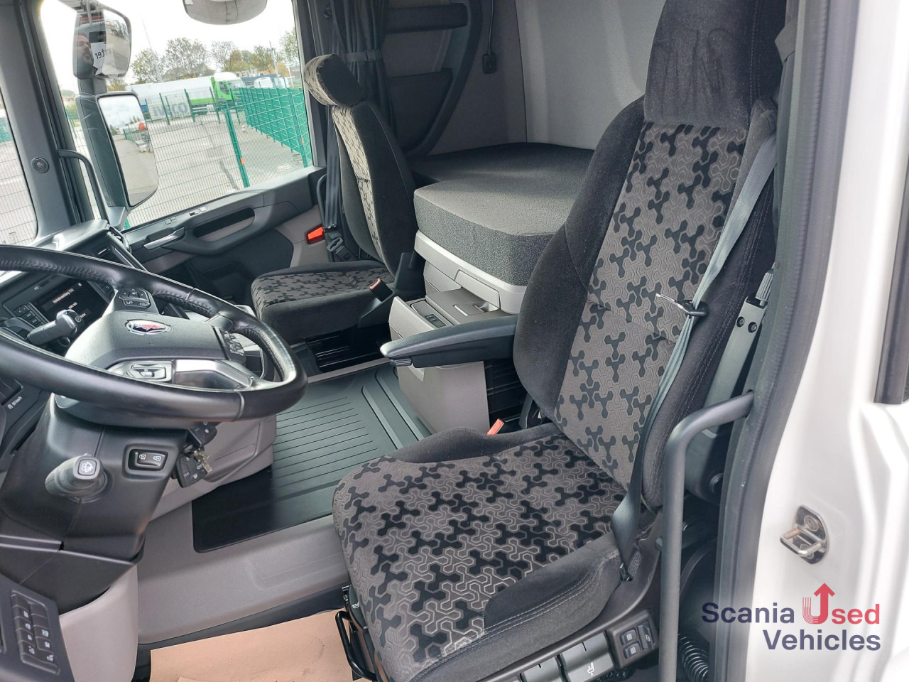 SCANIA R 460 A4x2NA, SUPER, NAVI, Standklima - Nyergesvontató: 4 kép. SCANIA R 460 A4x2NA, SUPER, NAVI, Standklima - Nyergesvontató: 4 kép.