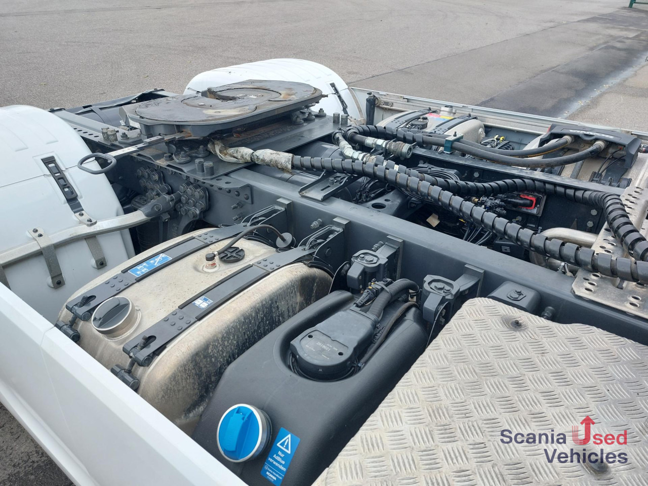 SCANIA S 660 A4x2NB Hydraulik, Vollluftfederung, ADR-FL - Nyergesvontató: 3 kép. SCANIA S 660 A4x2NB Hydraulik, Vollluftfederung, ADR-FL - Nyergesvontató: 3 kép.