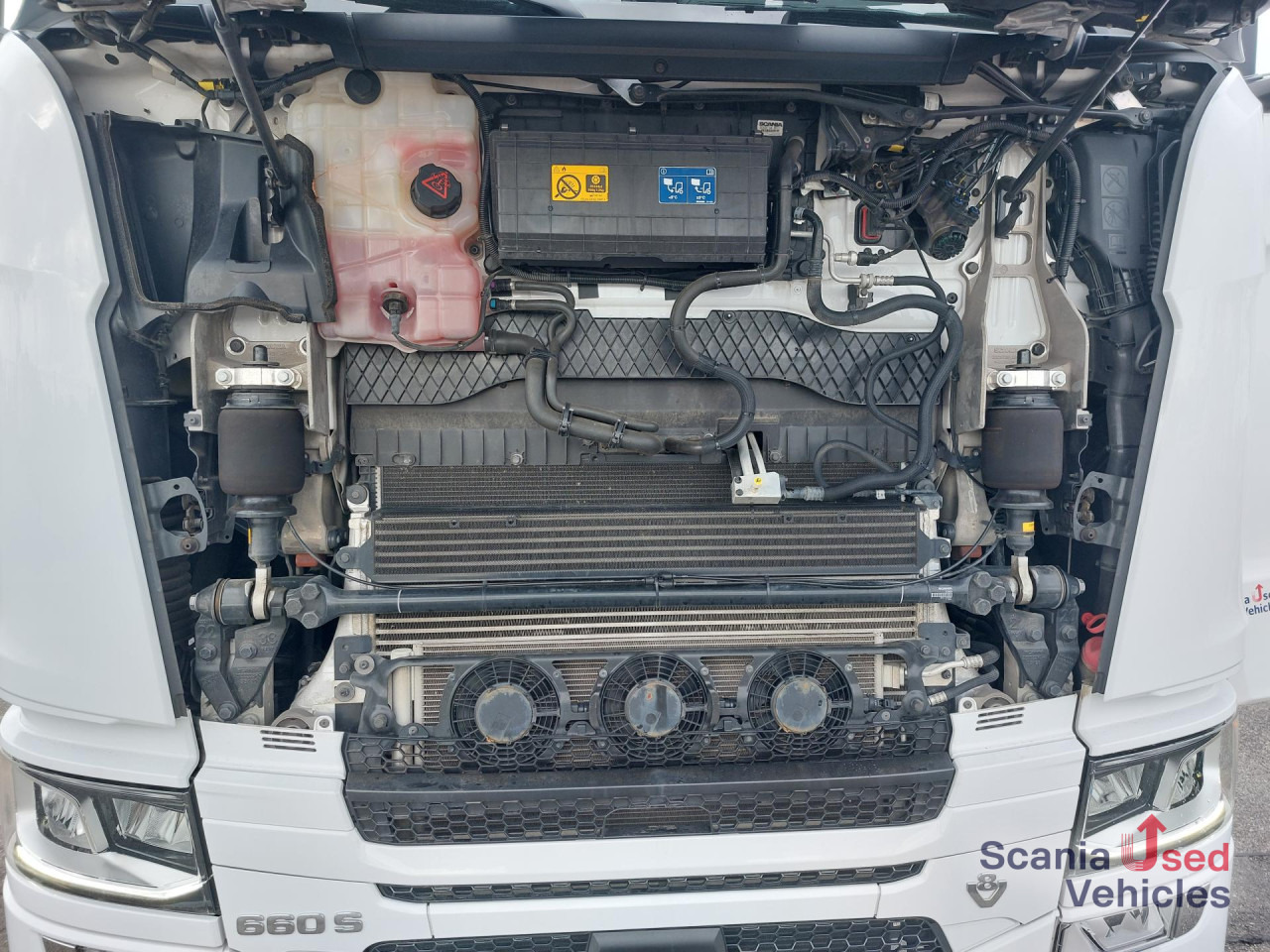 SCANIA S 660 A4x2NB Hydraulik, Vollluftfederung, ADR-FL - Nyergesvontató: 5 kép. SCANIA S 660 A4x2NB Hydraulik, Vollluftfederung, ADR-FL - Nyergesvontató: 5 kép.