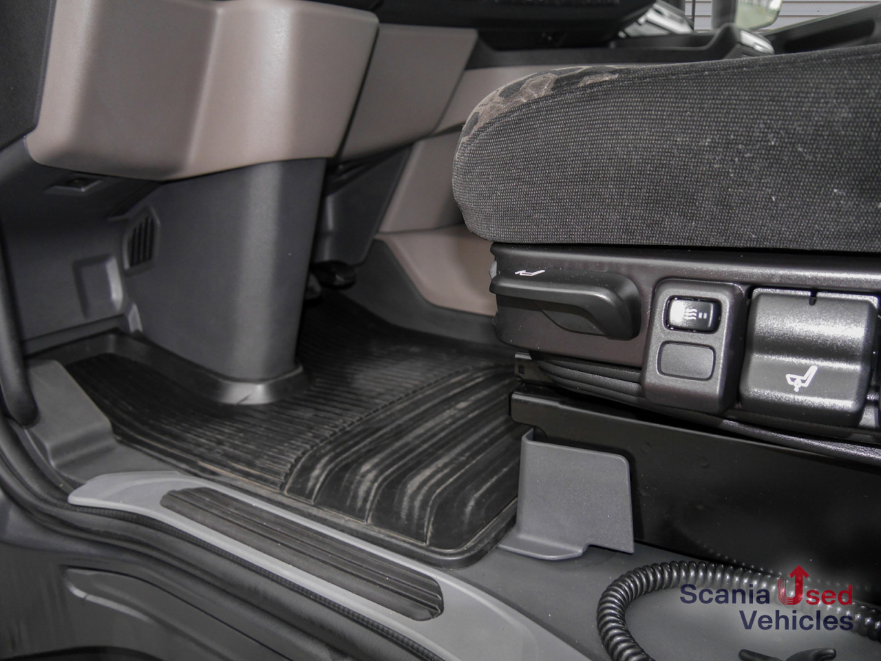 SCANIA R 460 A4x2EB - SUPER - - Nyergesvontató: 4 kép. SCANIA R 460 A4x2EB - SUPER - - Nyergesvontató: 4 kép.