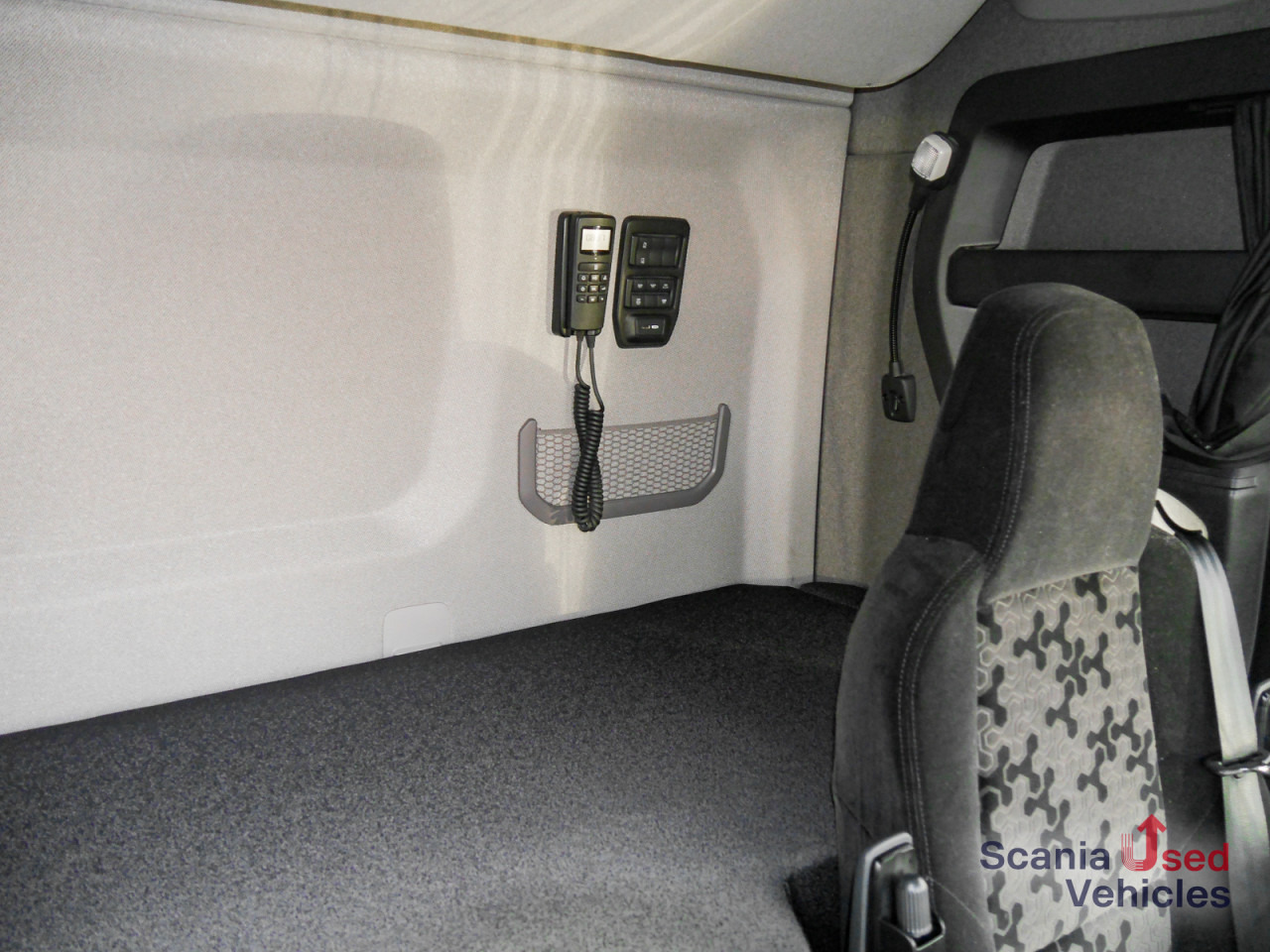 SCANIA R 460 A4x2EB - SUPER - - Nyergesvontató: 2 kép. SCANIA R 460 A4x2EB - SUPER - - Nyergesvontató: 2 kép.