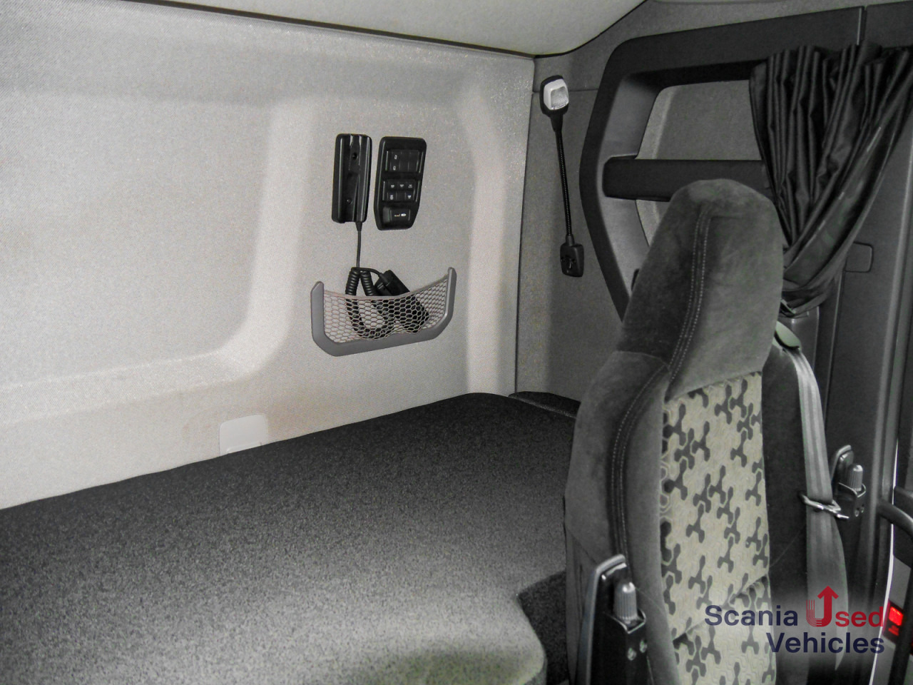 SCANIA R 460 A4x2EB - SUPER - - Nyergesvontató: 2 kép. SCANIA R 460 A4x2EB - SUPER - - Nyergesvontató: 2 kép.