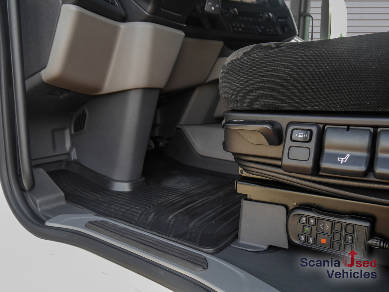 SCANIA R 460 A4x2NA - SUPER - - Nyergesvontató: 3 kép. SCANIA R 460 A4x2NA - SUPER - - Nyergesvontató: 3 kép.