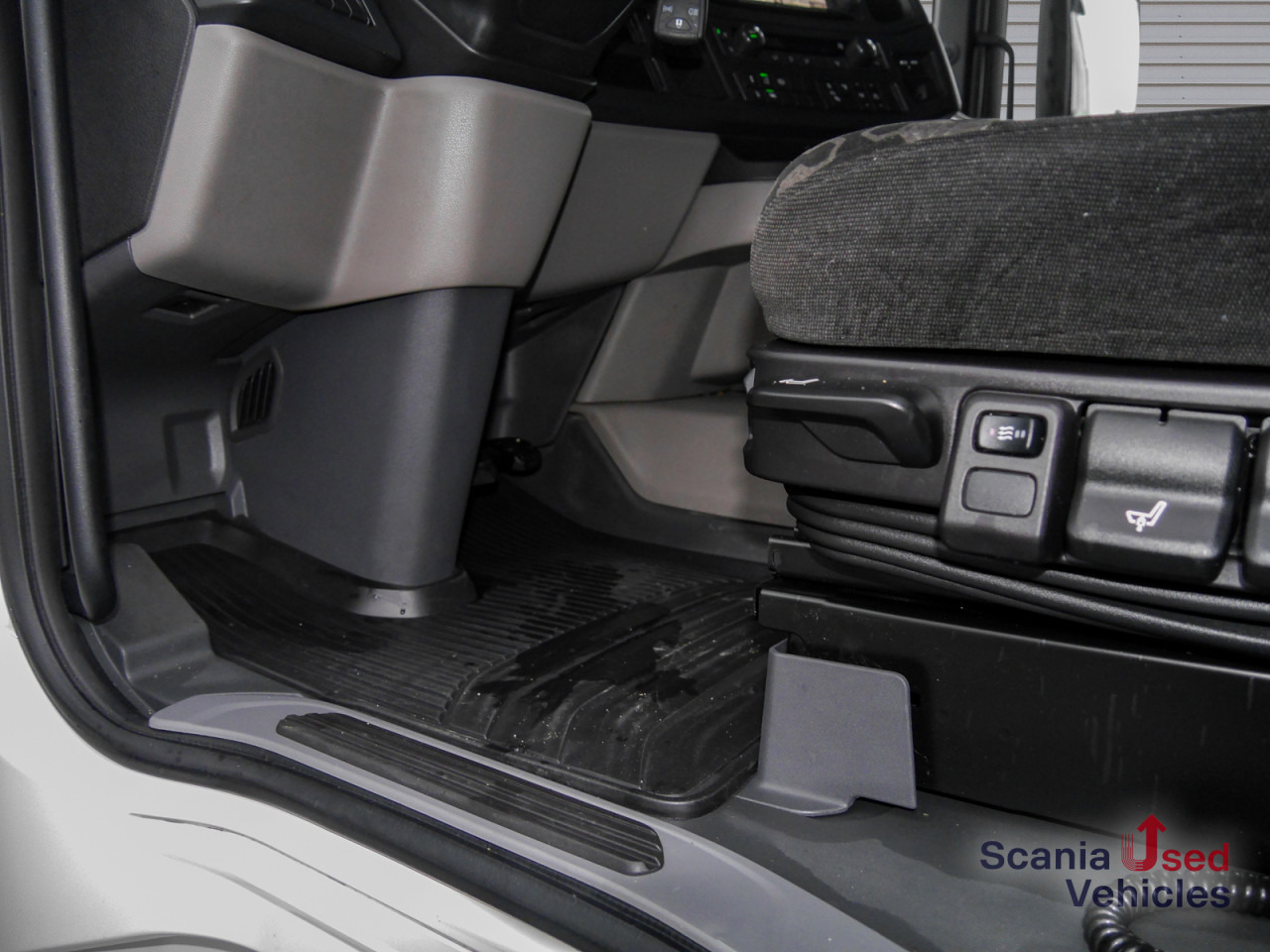 SCANIA R 460 A4x2NA - SUPER - - Nyergesvontató: 4 kép. SCANIA R 460 A4x2NA - SUPER - - Nyergesvontató: 4 kép.