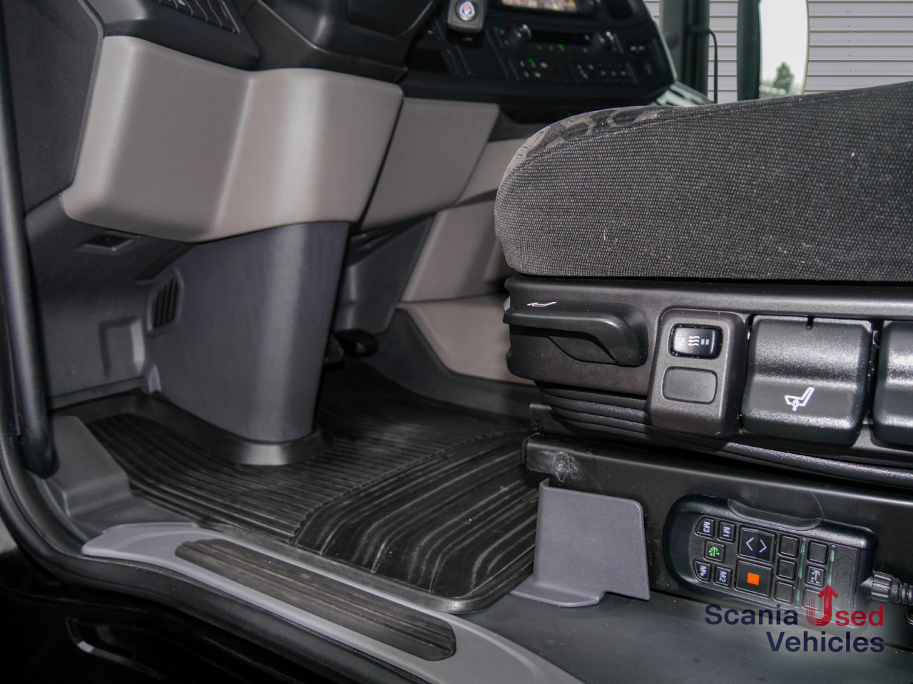 SCANIA R 500 A4x2NA - SUPER - - Nyergesvontató: 4 kép. SCANIA R 500 A4x2NA - SUPER - - Nyergesvontató: 4 kép.