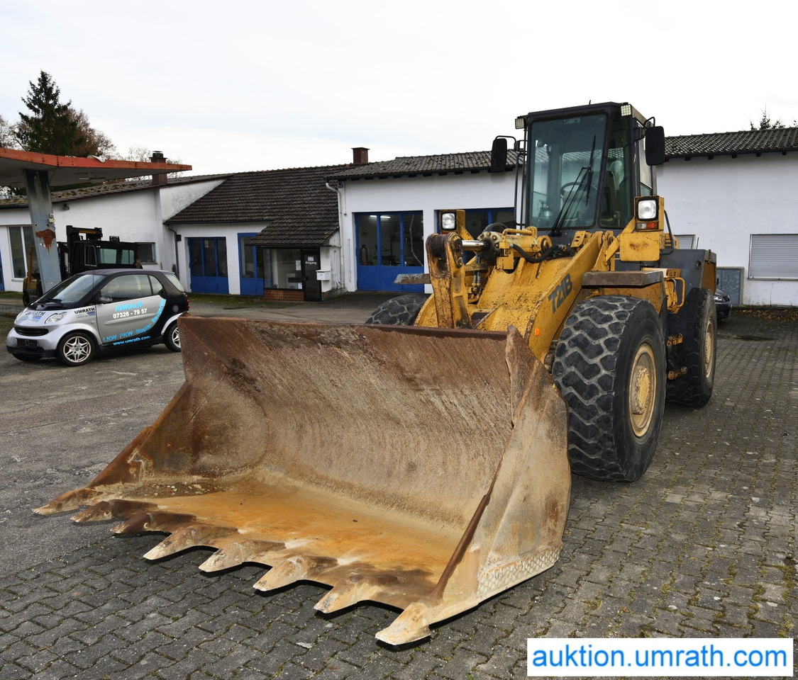 CASE 721 B - Gumikerekes homlokrakodó: 2 kép. CASE 721 B - Gumikerekes homlokrakodó: 2 kép.