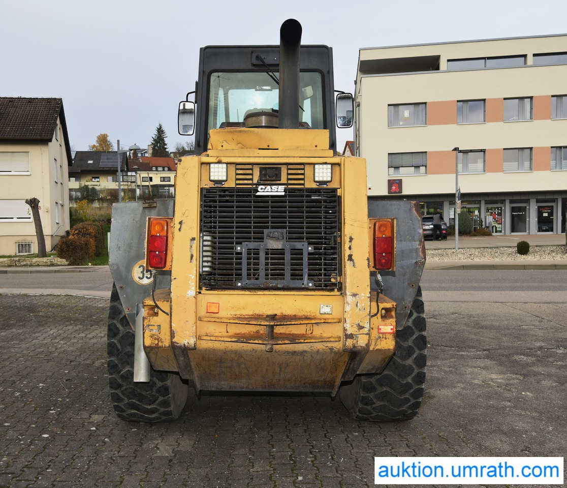 CASE 721 B - Gumikerekes homlokrakodó: 5 kép. CASE 721 B - Gumikerekes homlokrakodó: 5 kép.