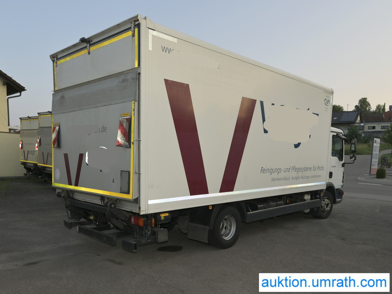 MAN (V182) TGL 12.250 4x2 L/BL Koffer Ladebordwand Klimaautomatik NAVI Luftfederung Automatikgetriebe EURO 6 - Dobozos felépítményű teherautó: 5 kép. MAN (V182) TGL 12.250 4x2 L/BL Koffer Ladebordwand Klimaautomatik NAVI Luftfederung Automatikgetriebe EURO 6 - Dobozos felépítményű teherautó: 5 kép.