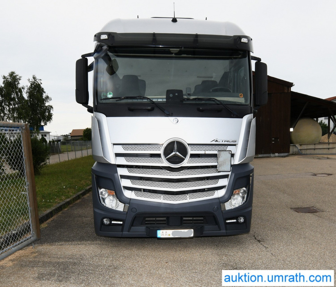 Mercedes Benz Actros DB 1842 LS Sattelzugmaschine EURO 6 StreamSpace LowLiner Klimaautomatik Automatikgetriebe Navi - Nyergesvontató: 2 kép. Mercedes Benz Actros DB 1842 LS Sattelzugmaschine EURO 6 StreamSpace LowLiner Klimaautomatik Automatikgetriebe Navi - Nyergesvontató: 2 kép.