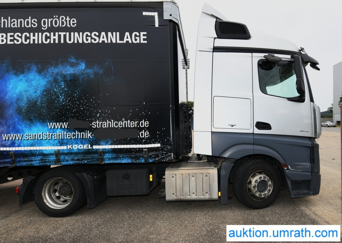 Mercedes Benz Actros DB 1842 LS Sattelzugmaschine EURO 6 StreamSpace LowLiner Klimaautomatik Automatikgetriebe Navi - Nyergesvontató: 4 kép. Mercedes Benz Actros DB 1842 LS Sattelzugmaschine EURO 6 StreamSpace LowLiner Klimaautomatik Automatikgetriebe Navi - Nyergesvontató: 4 kép.