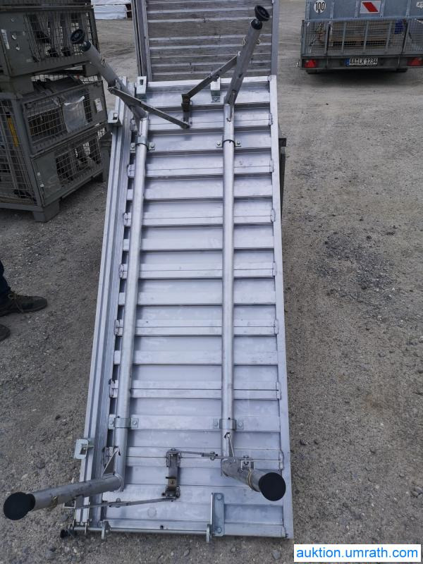 Posten Konvolut Zarges Plattform Laufsteg Bühne Überstieg Gehsteig Sockel Treppen Aluminium hochwertig - Garázs felszerelés: 3 kép. Posten Konvolut Zarges Plattform Laufsteg Bühne Überstieg Gehsteig Sockel Treppen Aluminium hochwertig - Garázs felszerelés: 3 kép.