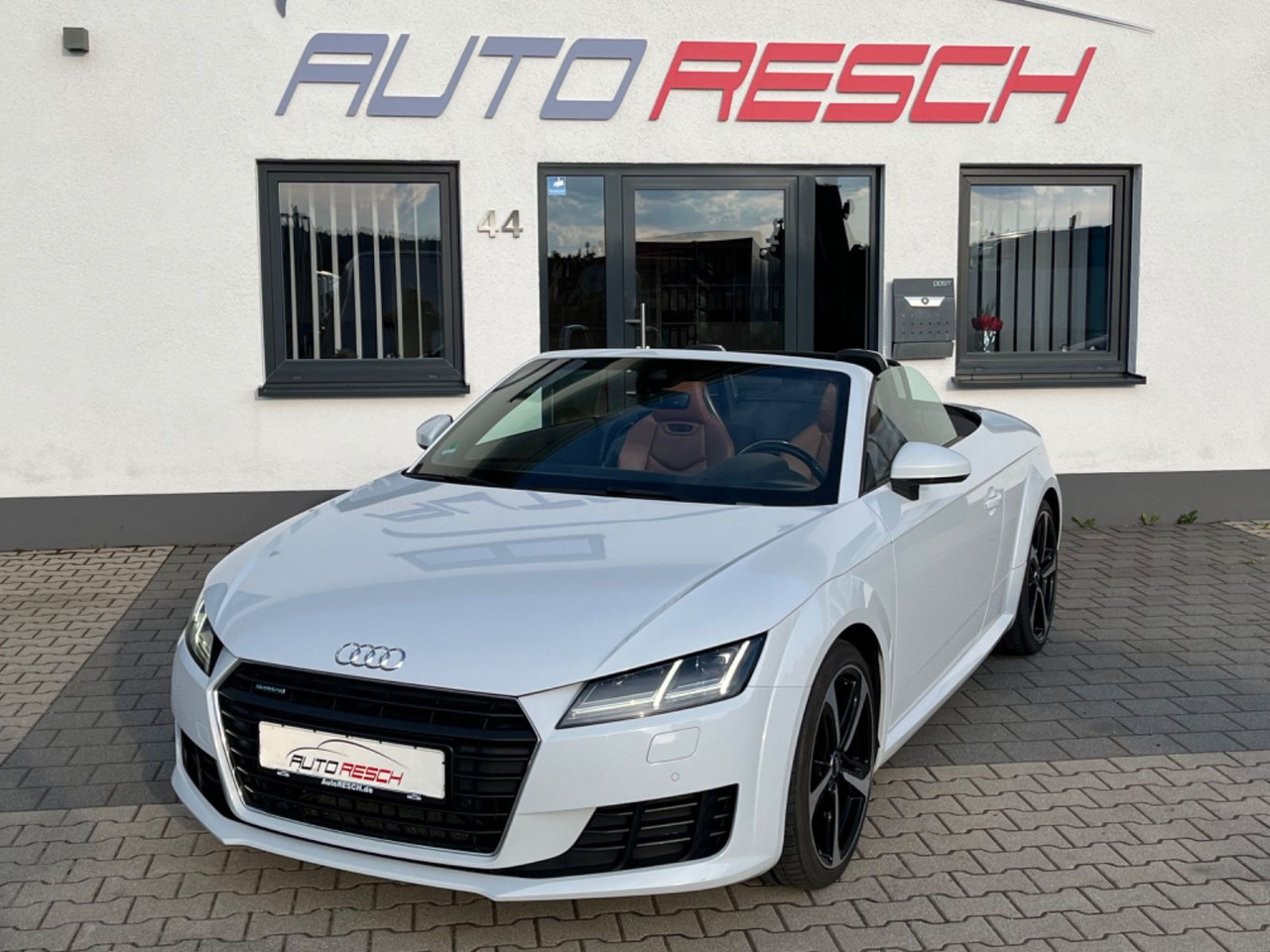 Audi TT Roadster 2.0 TFSI quattro - Autó: 1 kép. Audi TT Roadster 2.0 TFSI quattro - Autó: 1 kép.