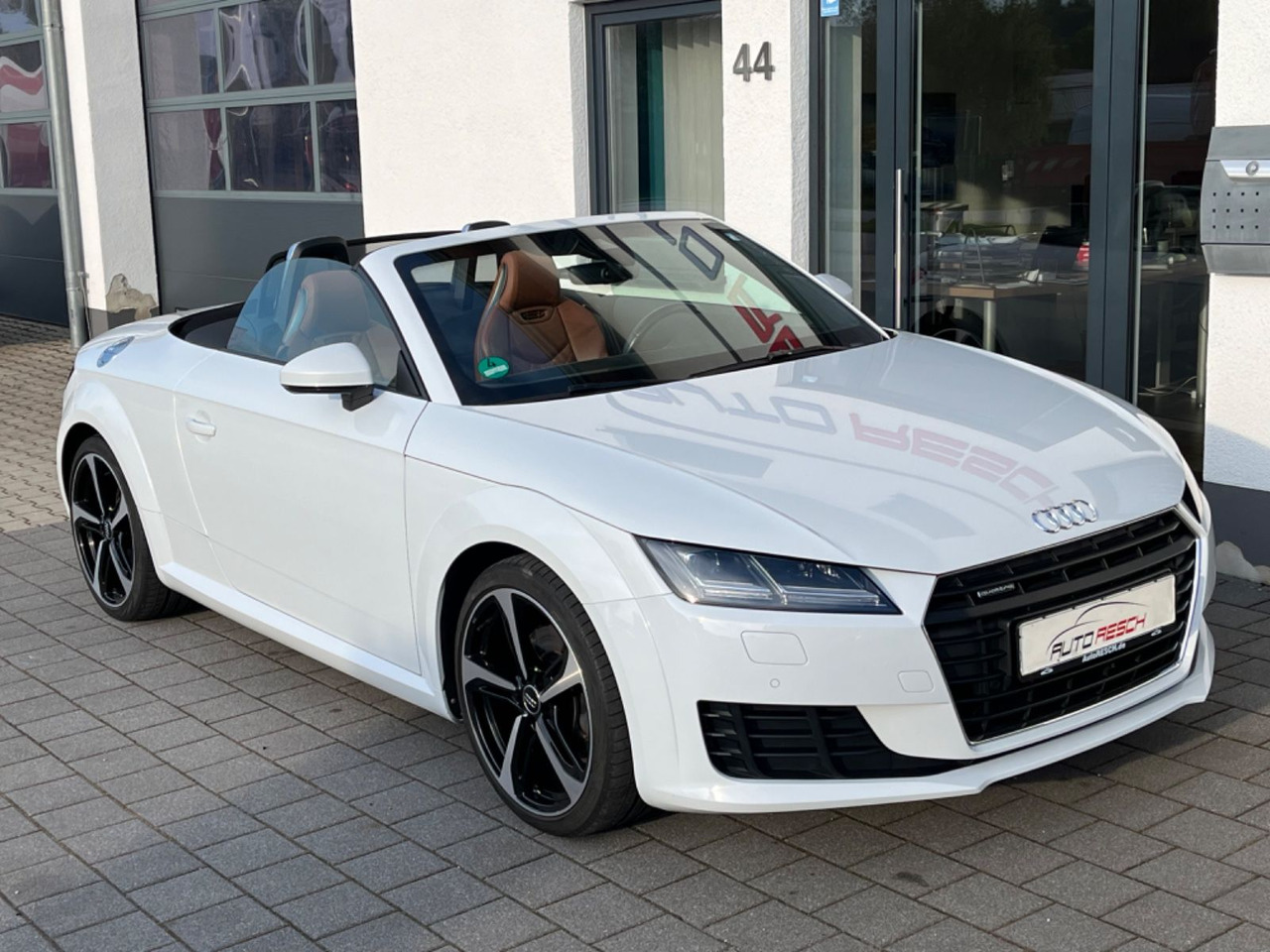 Audi TT Roadster 2.0 TFSI quattro - Autó: 4 kép. Audi TT Roadster 2.0 TFSI quattro - Autó: 4 kép.