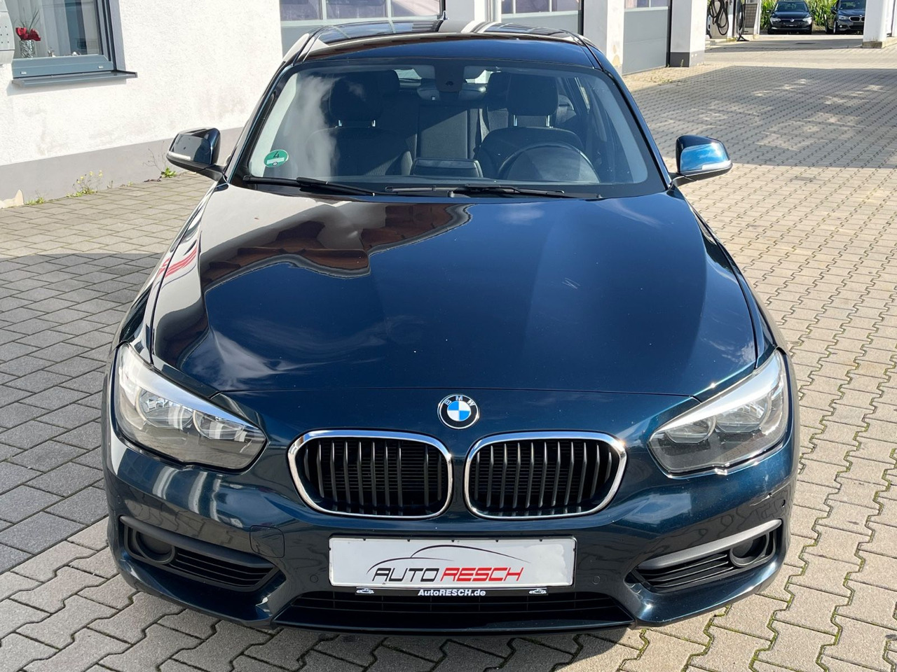 BMW 118 Baureihe 1 Lim. 5-trg. 118 d - Szedán: 4 kép. BMW 118 Baureihe 1 Lim. 5-trg. 118 d - Szedán: 4 kép.