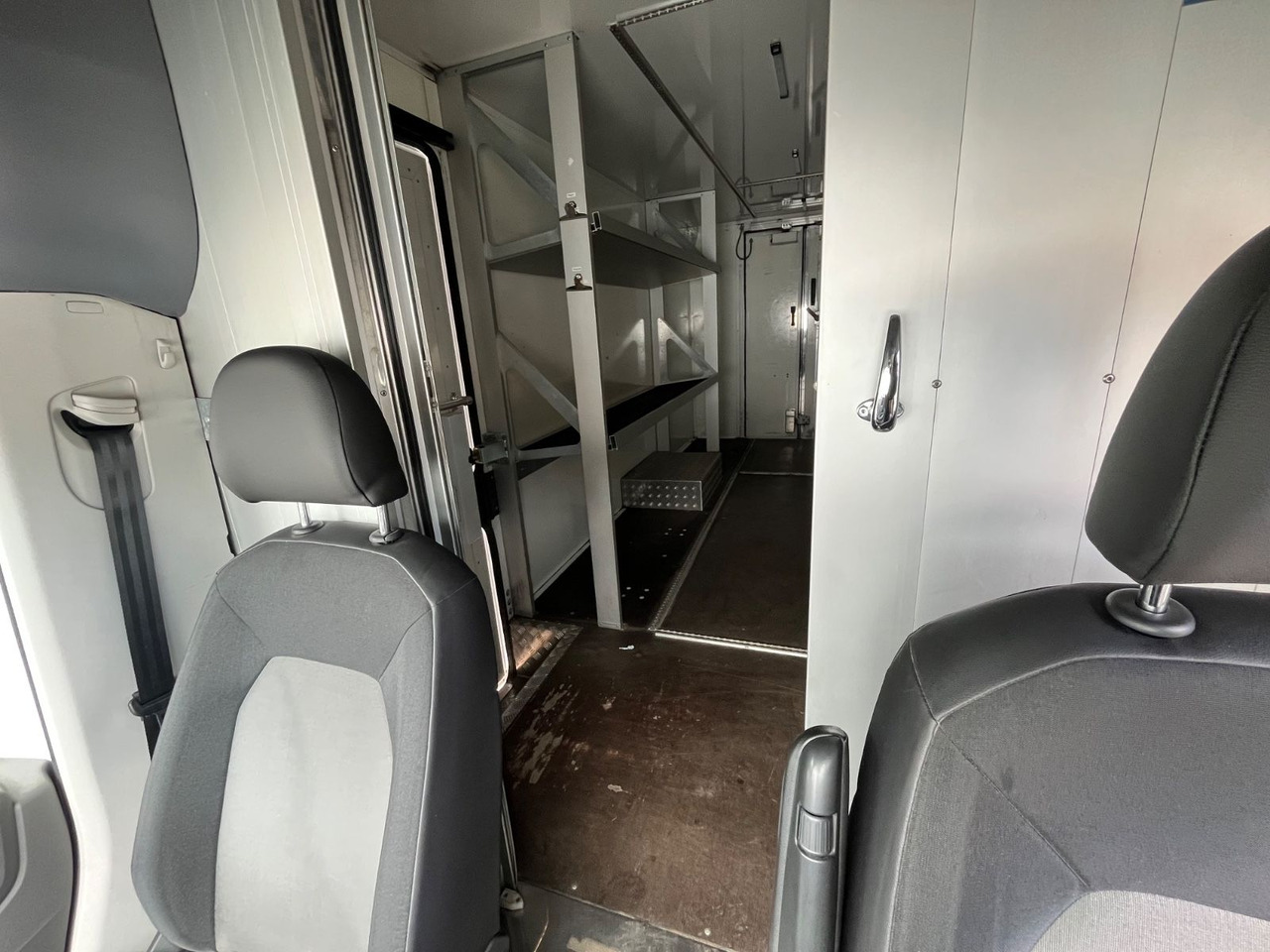 Dobozos kisteherautó MAN TGE 5.180 RKB Koffer Turboladerschaden: 8 kép. Dobozos kisteherautó MAN TGE 5.180 RKB Koffer Turboladerschaden: 8 kép.